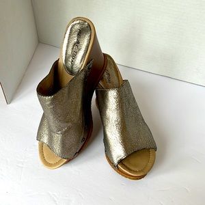 Kenneth Cole Reaction Silver Wedges Size 8